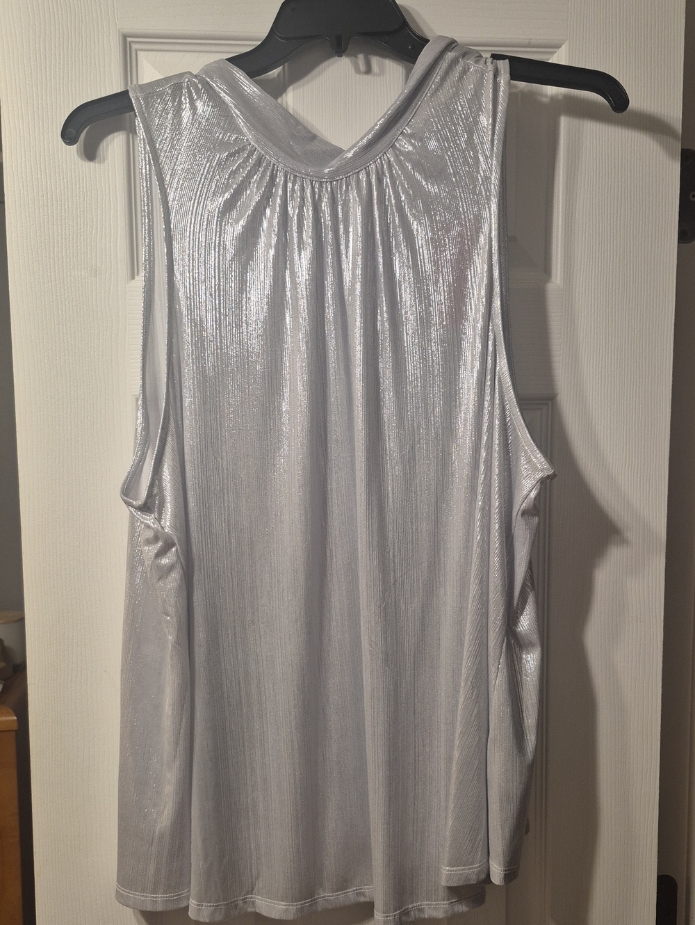 ANDREE BY UNIT Metallic Silver Sleeveless Tank